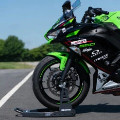 Oxford ZERO-G LITE Front Stand -GearUp Moto OxfordZERO GLITEFrontStandOX285StandInUseSide