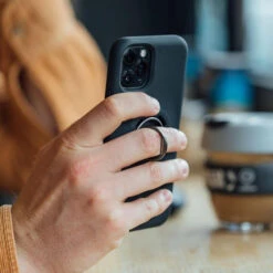 Quad Lock Phone Ring / Stand -GearUp Moto QuadLockPhoneRingStandQL560198FingerOperation1